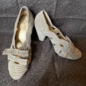 Seychelles 1940s style grey pumps with bows!